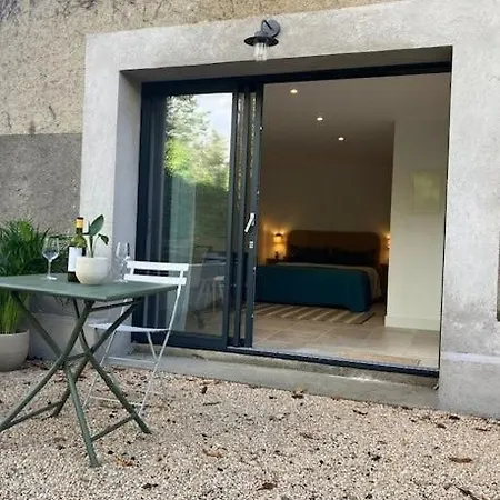 Neuf Dans Un Ecrin De Verdure *